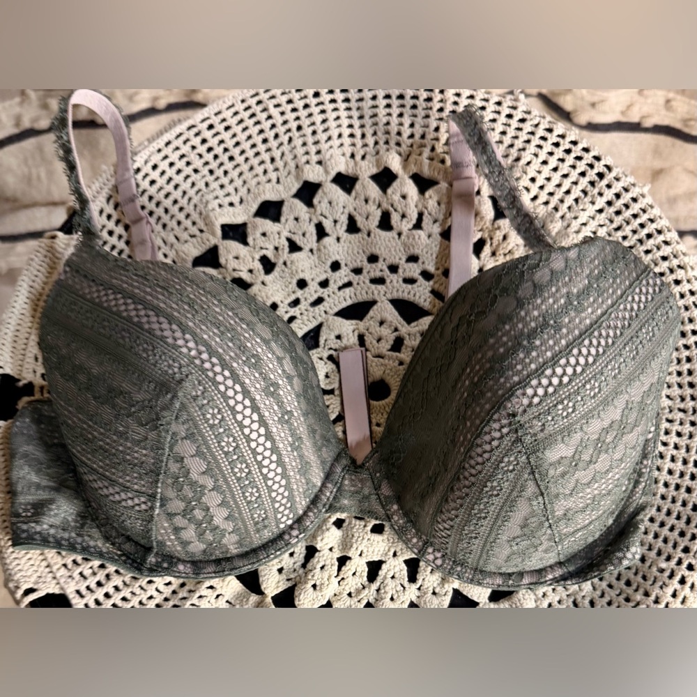 Victoria's Secret Olive Green and Baby Pink Lace Lined Demi Bra